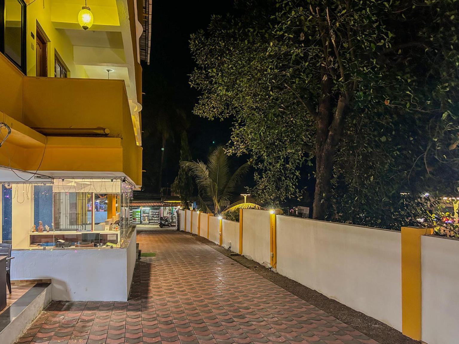 מלון אנג'ונה La Costa Residency מראה חיצוני תמונה