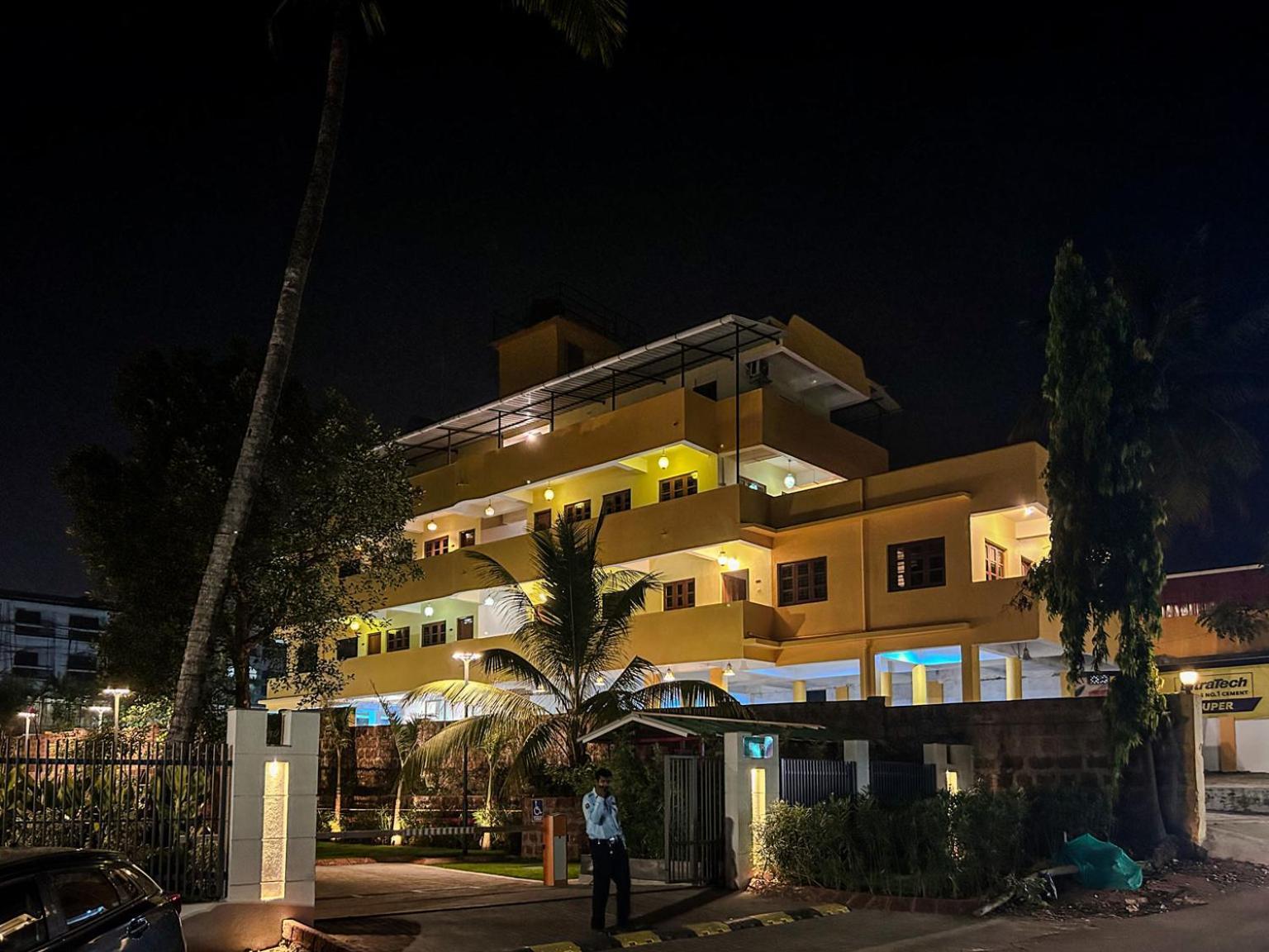 מלון אנג'ונה La Costa Residency מראה חיצוני תמונה